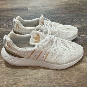 Adidas Swift Run 22 women’s shoes